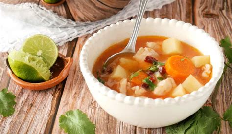  Caldo de Pescado? A Soul-Warming Broth Brimming With Fresh Seafood and Aromatic Herbs!