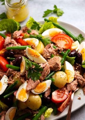  Salade Niçoise: Täältä löydät yhden Ranskan herkullisimman ja raikkain ruoanlaittotekniikoin täydennettyjen salaattien salaisuuden!