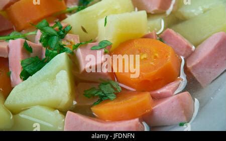  Shaoguanin makkarakeitto: Miksi tämä täyteläinen ja aromikas keitto on Shaoguanin ylpeys?